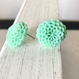 Mint flower stud earrings 3/15